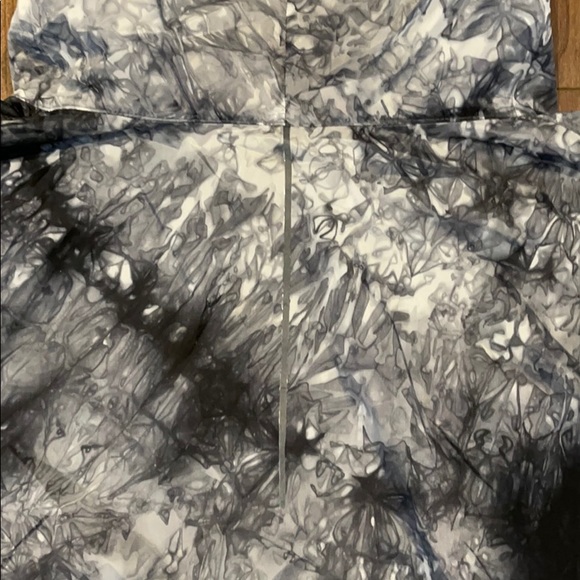 Lululemon Windbreaker - Picture 4 of 4